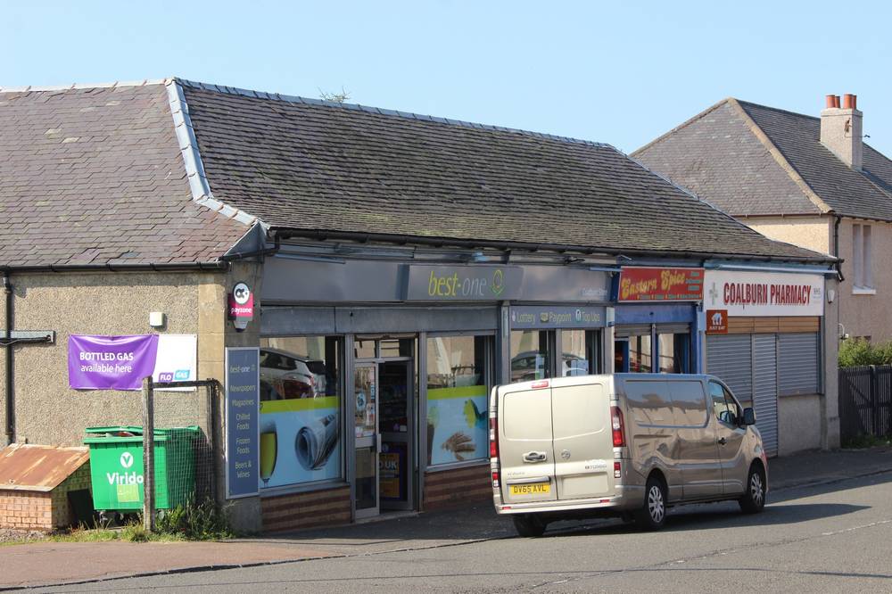 Row of shops opposite Manse Drive