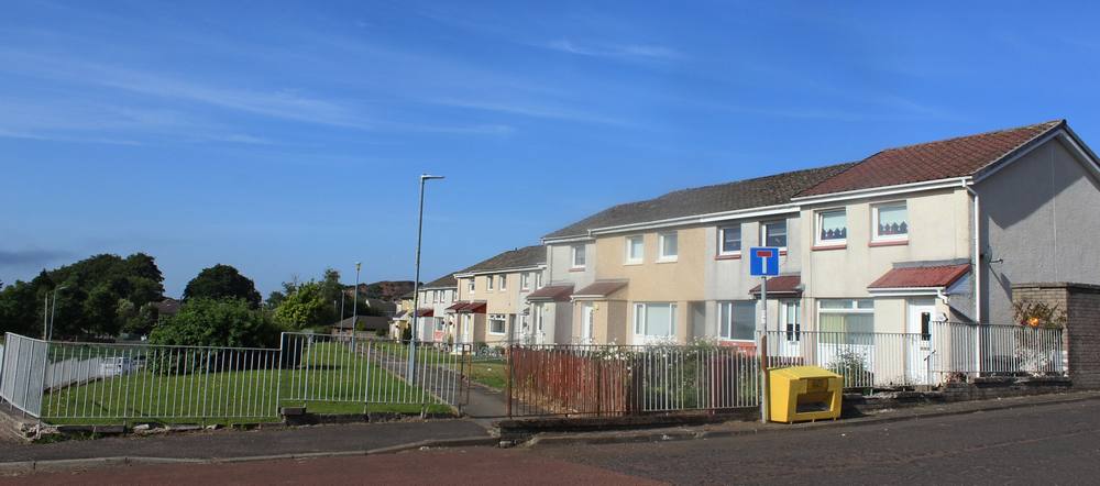 The houses in Coalburn Road facing Coalburn Village Green