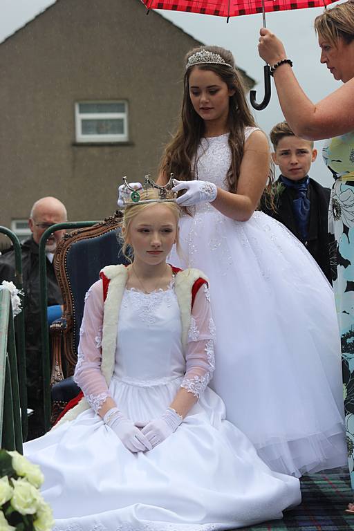 The 2018 Gala Queen Rachel crowned by her predecessor Gala Queen Brooke