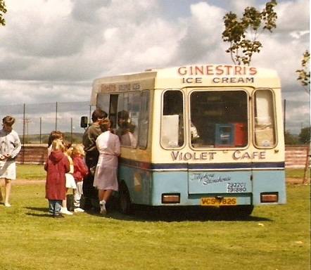 Ginistri's Ice cream van at a Coalburn Gala
