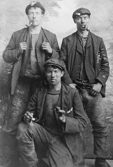 Miners from Lesmahagow working at Coalburn