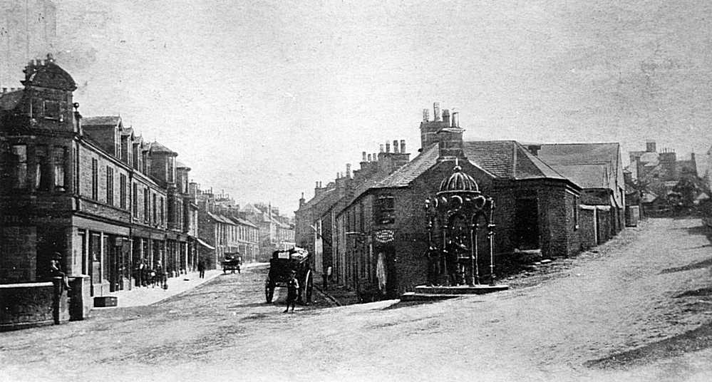 The fountain and main street